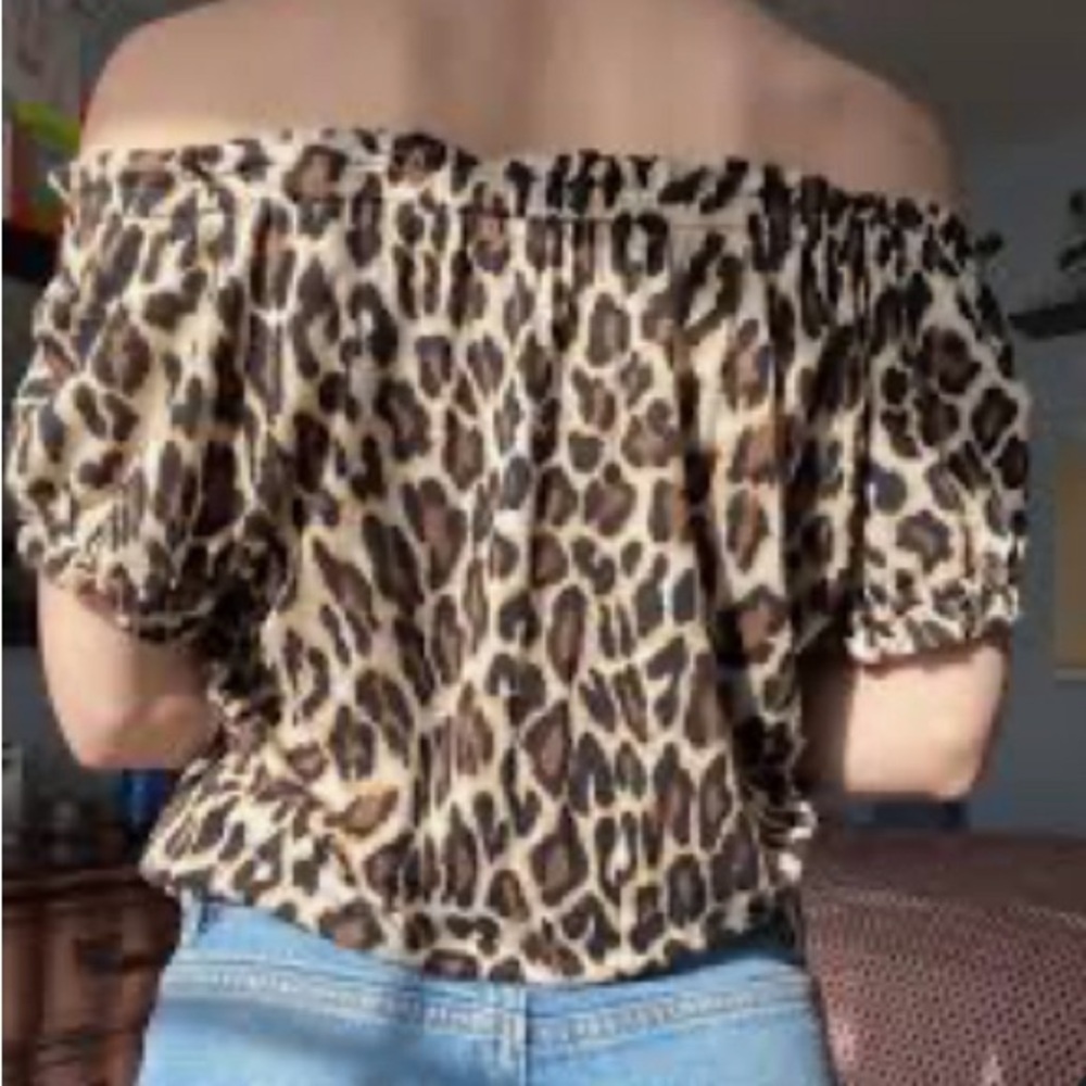 INC international Concepts Cheetah / leopard Off shoulder top size medium
